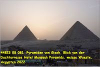 44823 08 081  Pyramiden von Gizeh, Blick von der Dachterrasse Hotel Mamlouk Pyramids, weisse Wueste, Aegypten 2022.jpg